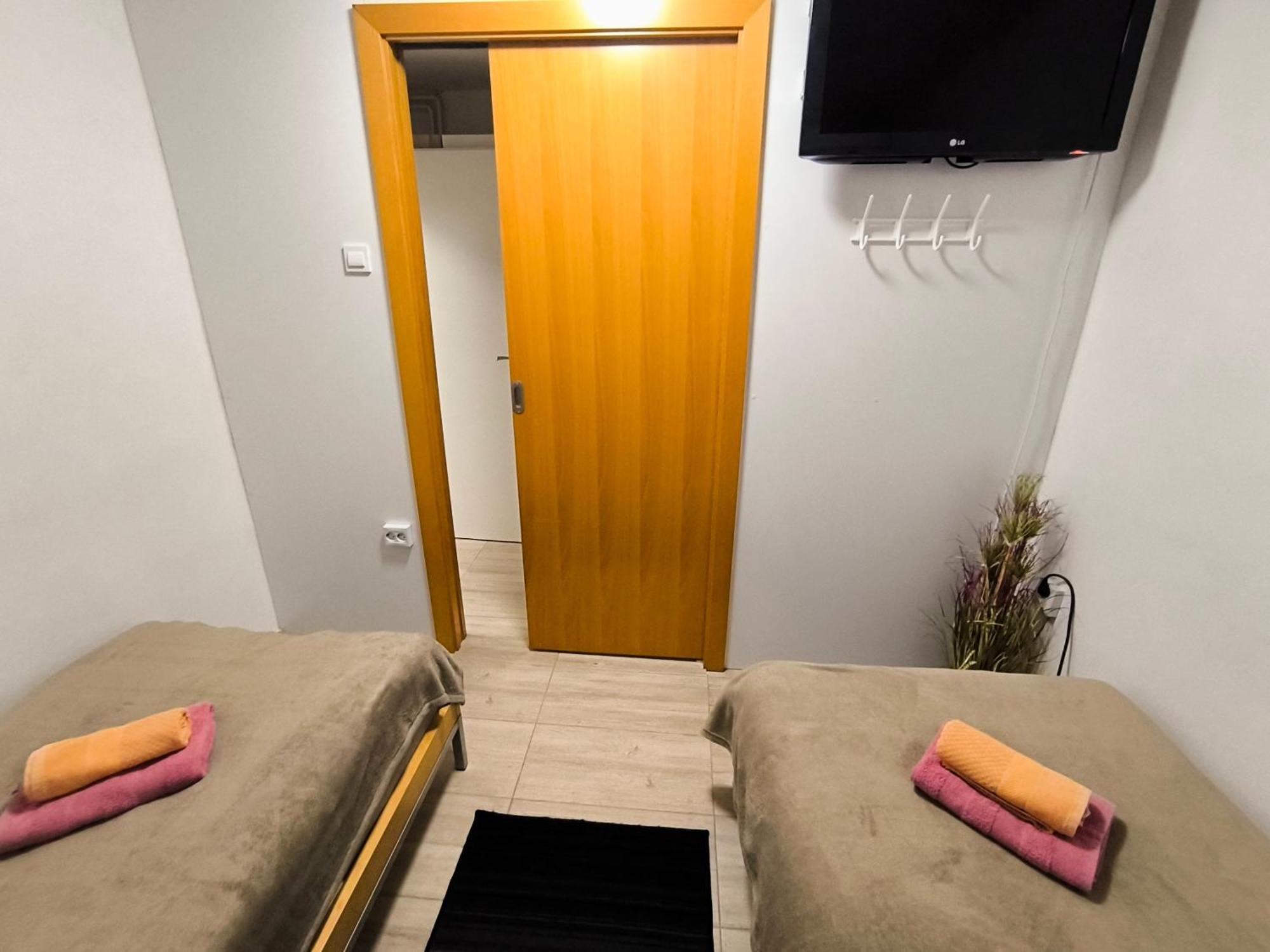 Jo-Ma Apartma - Safe Parking Ljubljana Buitenkant foto